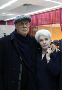 В кулуарах Собрания. Народный артист Российской Федерации Станислав Сергеевич Говорухин и российский общественный деятель, инициатор встречи Наталия Дмитриевна Солженицына.