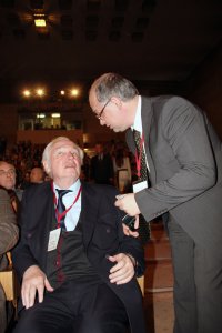 На снимке: (слева направо) Председатель Союза писателей России Валерий Николаевич Ганичев и Председатель Международного Шолоховского комитета Андрей Викторович Черномырдин обмениваются мнениями.