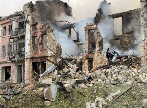 Выживаю стихи