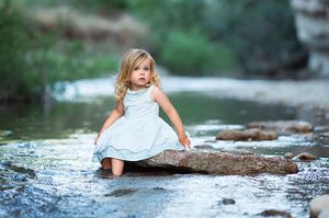 Стихи девочка у воды