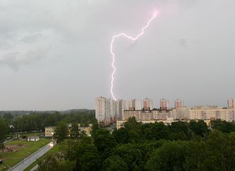 Гроза весной стих